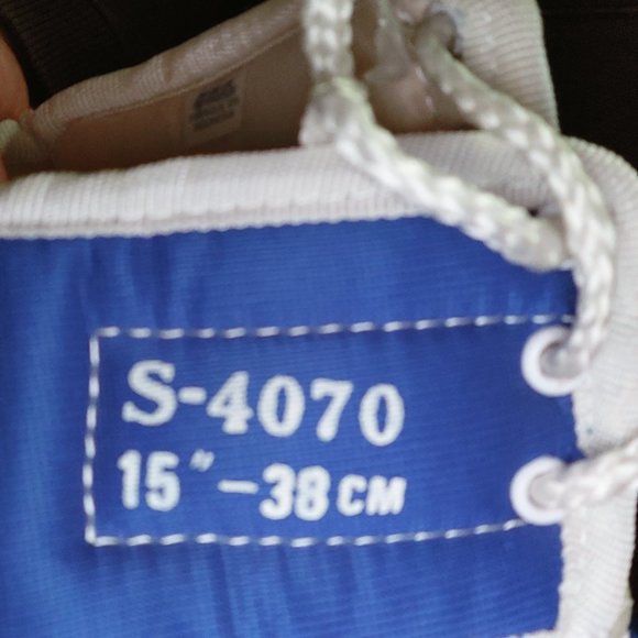 Sher-Wood Authentic Hockey Gloves - NEW WITH TAGS - Picture 4 of 5